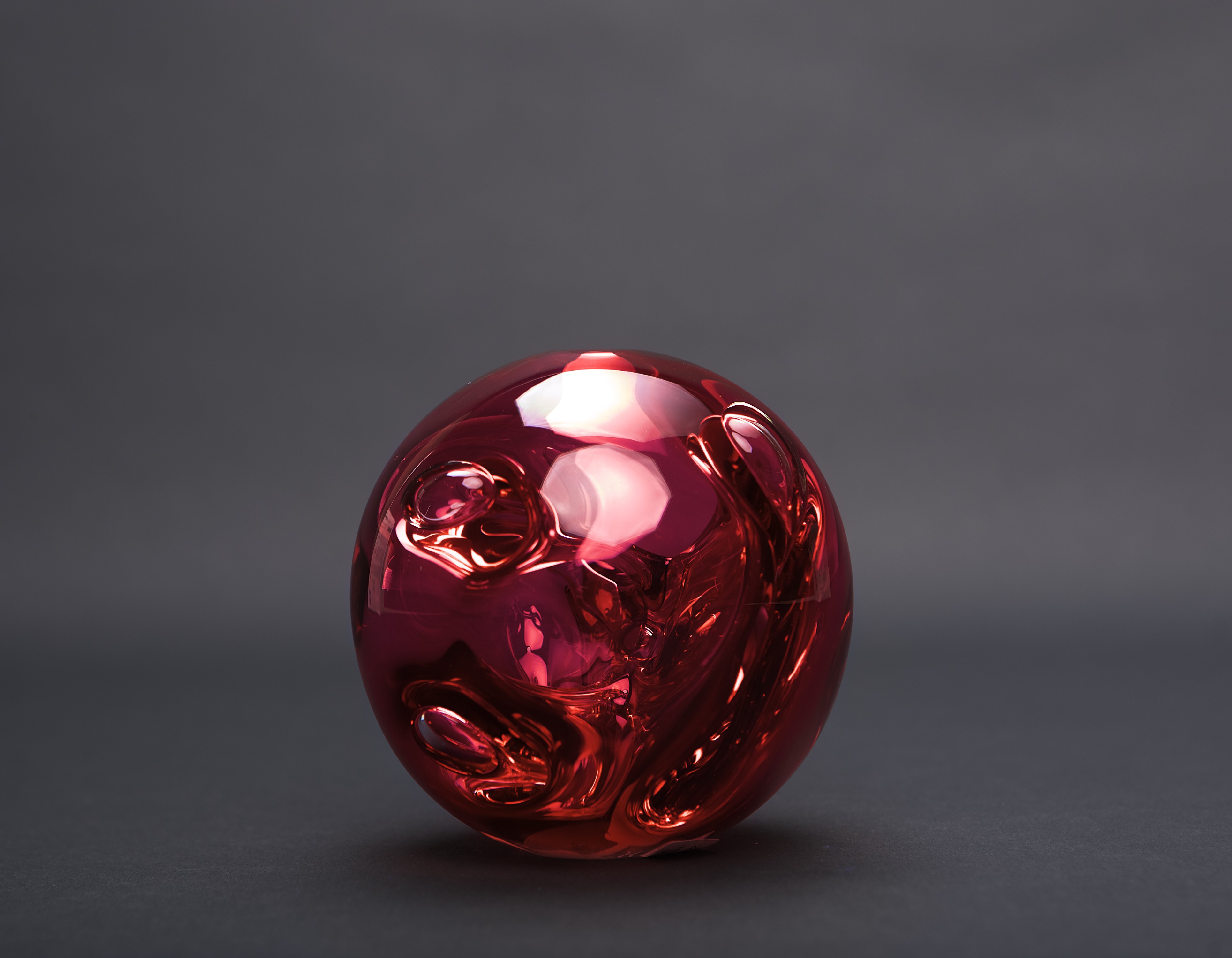 Glass orb vase by Hugh Jenkins and Stephanie Ross | Volcano Art Center