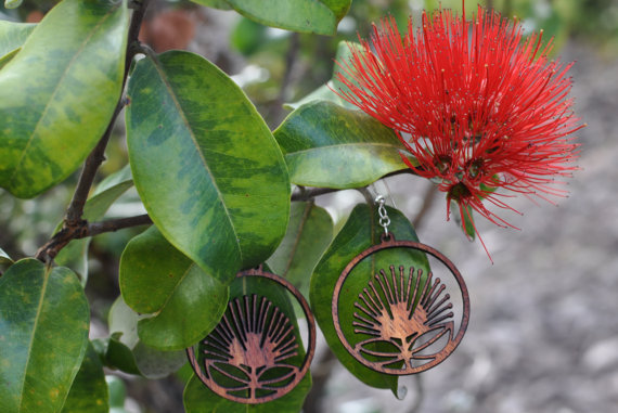 Boho chic jewelry /nature inspired/Hawaiian flower earrings / Aloha ea —  San José Made