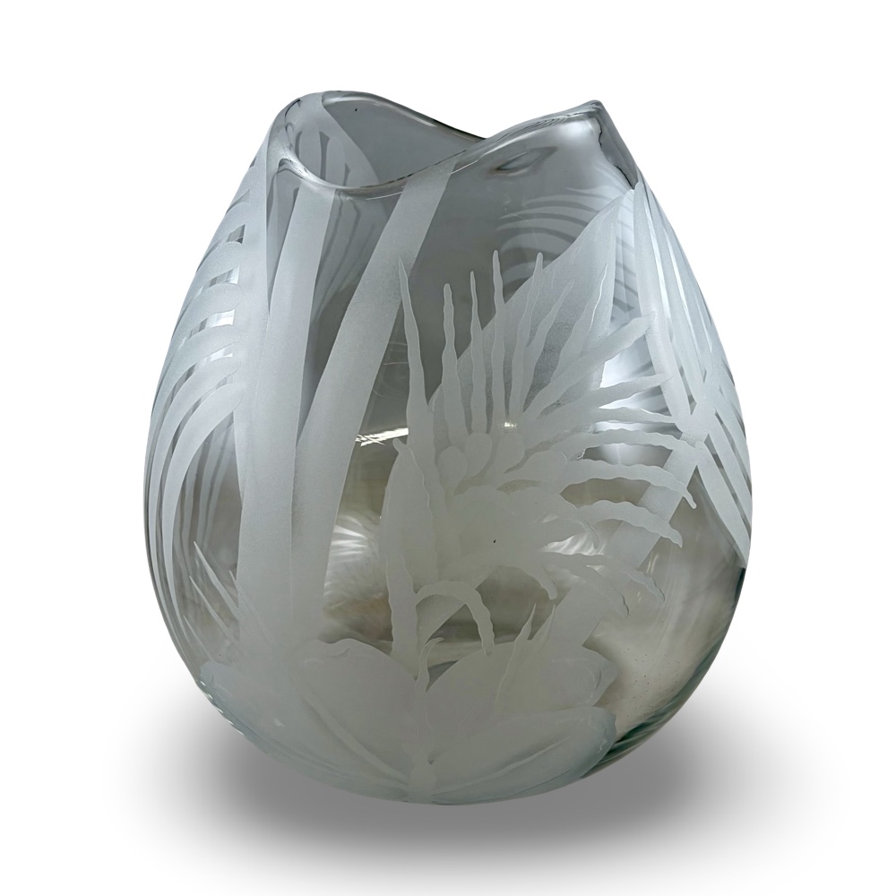 Niu in Bloom Vessel, by Heather Mettler